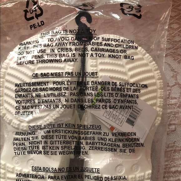 Women & Men New White Crocs - Picture 3 of 4